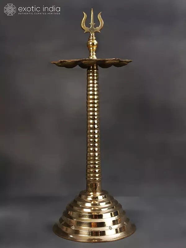 25" Trident Lamp With Nine Wicks | Brass