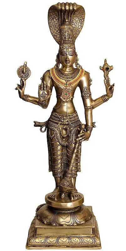 Large Size Chaturbhuja Vishnu Wearing a Beautiful Necklace