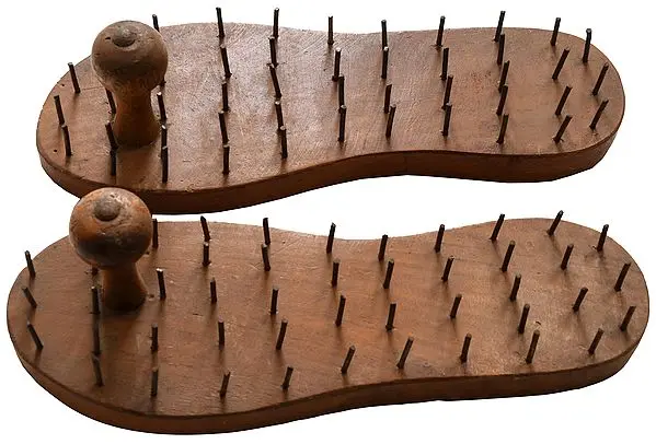 Khadau with Nails (For Acupressure)