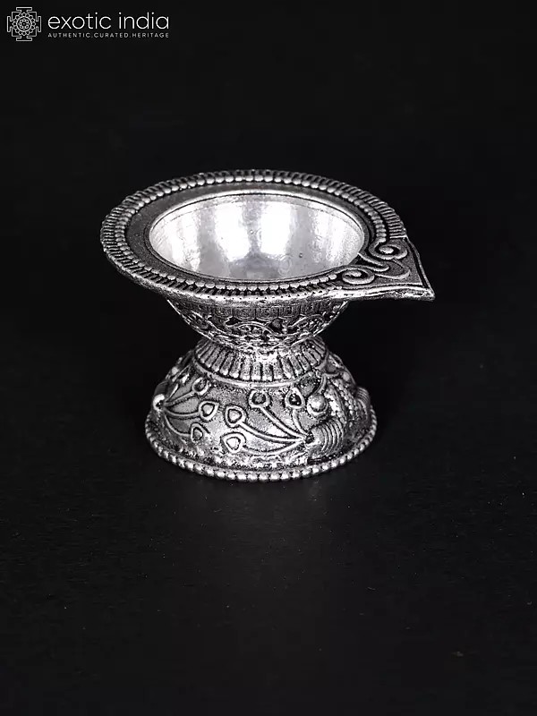 Small Designer Brass Diya (Multiple Sizes)