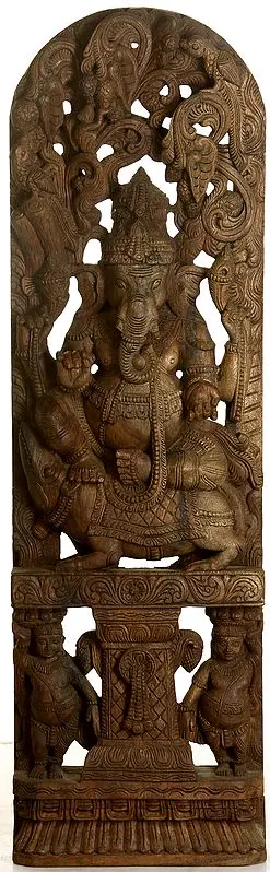 Vijay Ganapati Riding His Mouse