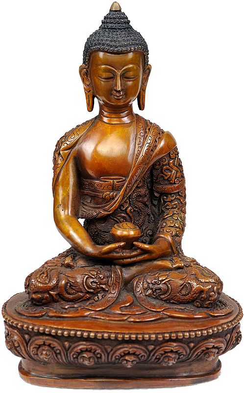 Lord Buddha with Finely Carved Shawl