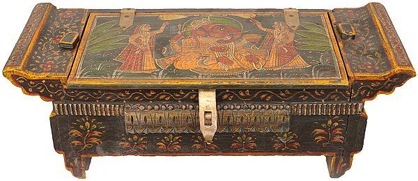 Box with the Images of Ganesha and Riddhi Siddhi Atop