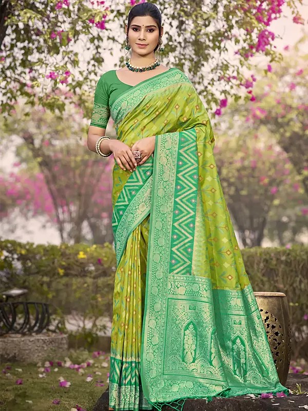 Floral Motifs Broad Border Silk Saree With Printed Tassels Pallu