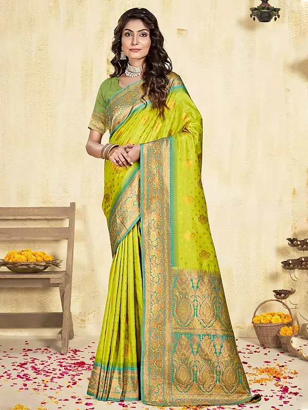 Floral Border Paisleys Motifs Festival Wear Silk Saree With Attractive Tassels Pallu