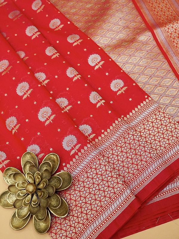 True-Red Floral Butta Motifs Tanchoi Weave Silk Saree with Ogee Pattern Pallu