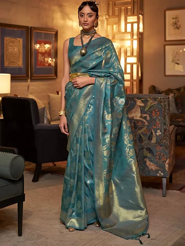 Traditional Wear Handloom Weaving Silk Saree With Tassels On Pallu