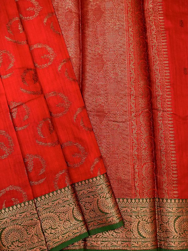 Scarlet-Red Matka Silk Roman Circlet Pattern Banarasi Saree With Phool Bail Pattern Border