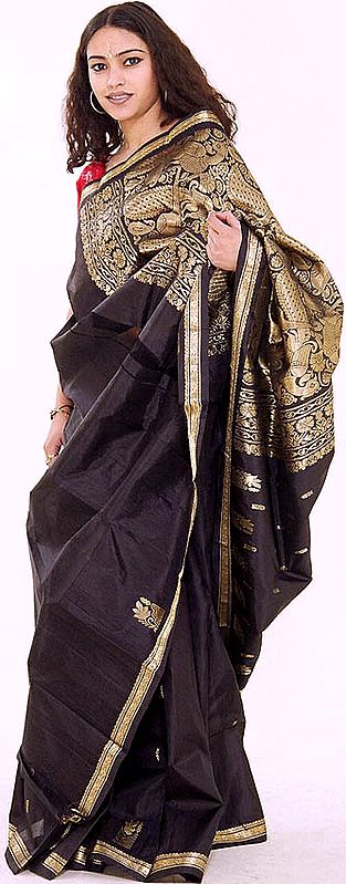 Black Nangavalli Sari with Heavy Golden Pallau