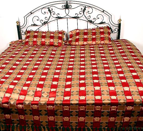 Double Colored Bedspread with Cushion Covers