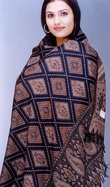 Double-Sided Shawl with Rhomboid Pattern