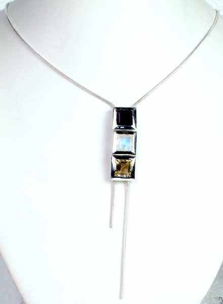 A Fine Tri-Color Necklace