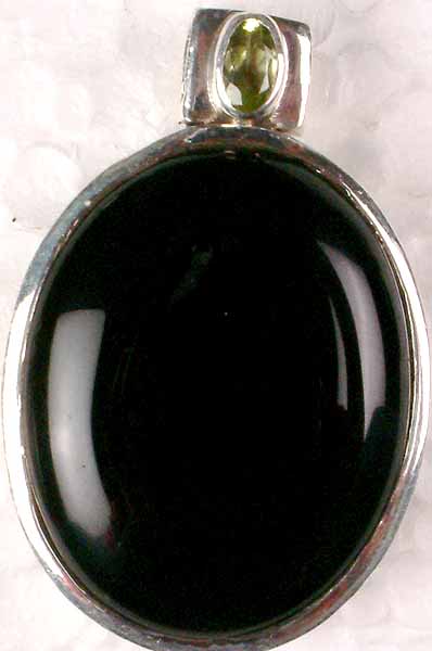 Black Onyx Oval Pendant with Faceted Peridot