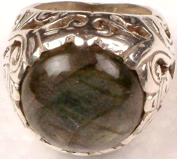 Circular Labradorite Ring